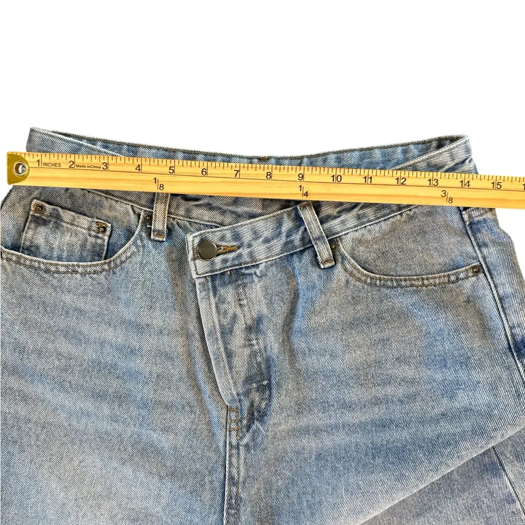 Light‎ Blue Straight Leg Women's Jeans Size Medium - Image 3