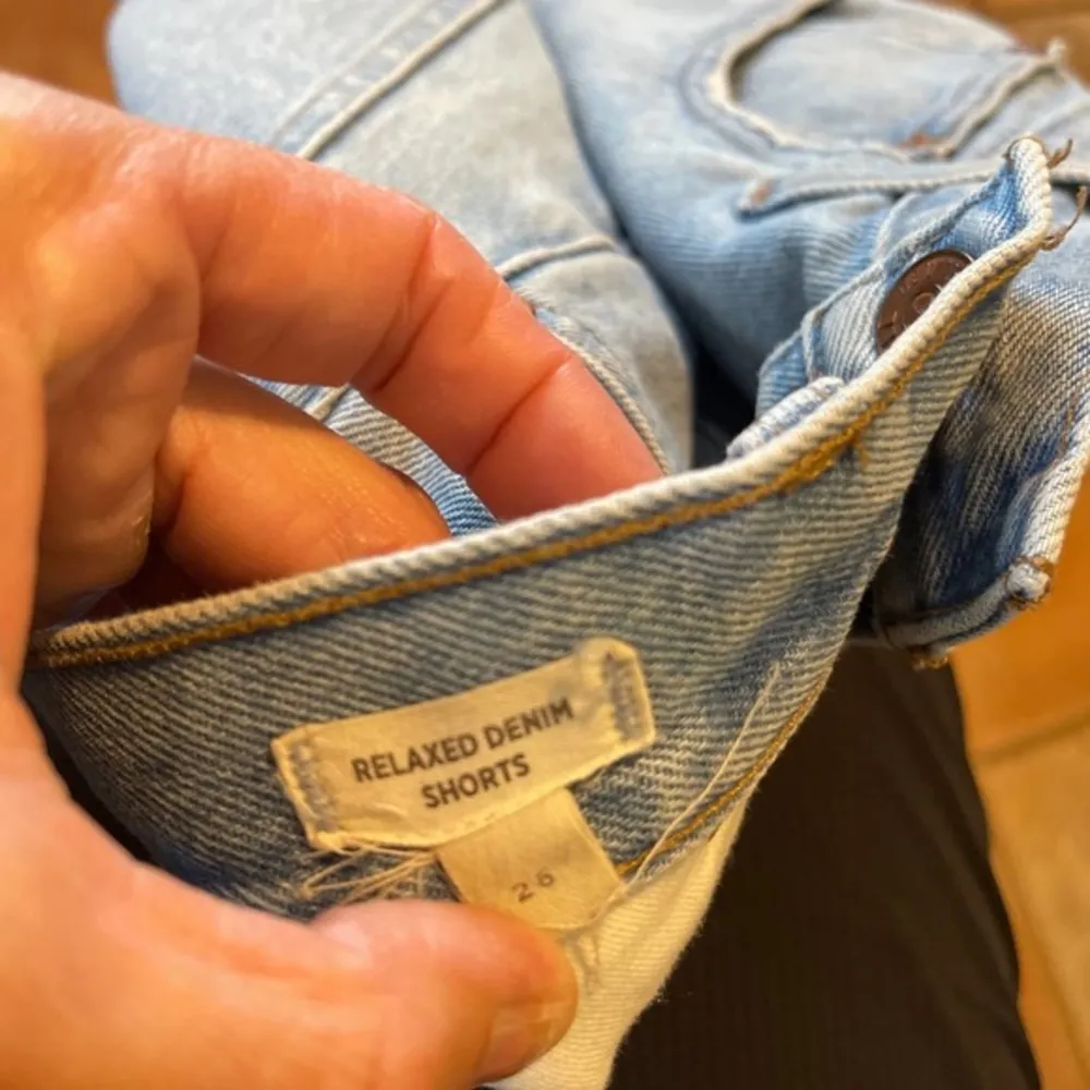 Madewell relaxed denim cut offs - Image 4