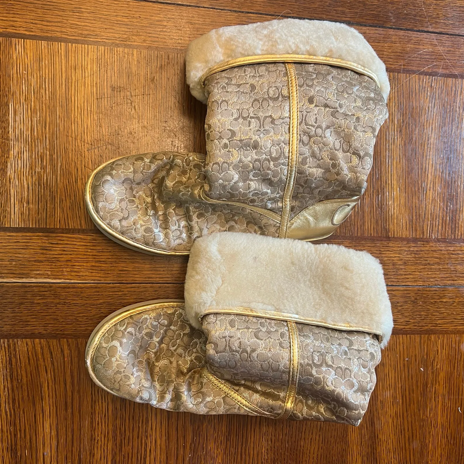 COACH Nikole Shearling Boots 8 Gold Signature Logo Winter Furry UGG Style - Image 14