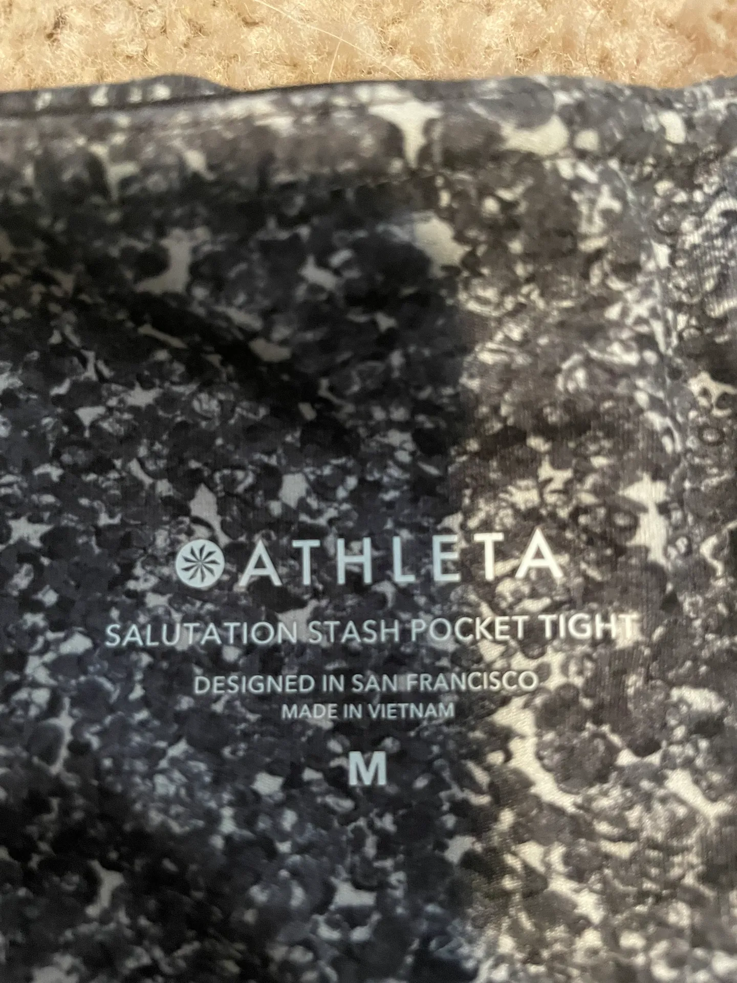 Salutation Pocket Leggings - Image 4