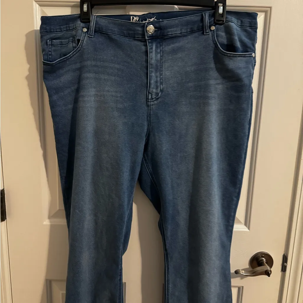 Diane Gilman DG2 Stretch Up-Lifter Light Wash Boot Cut Jeans Plus 22W Petite - Image 2