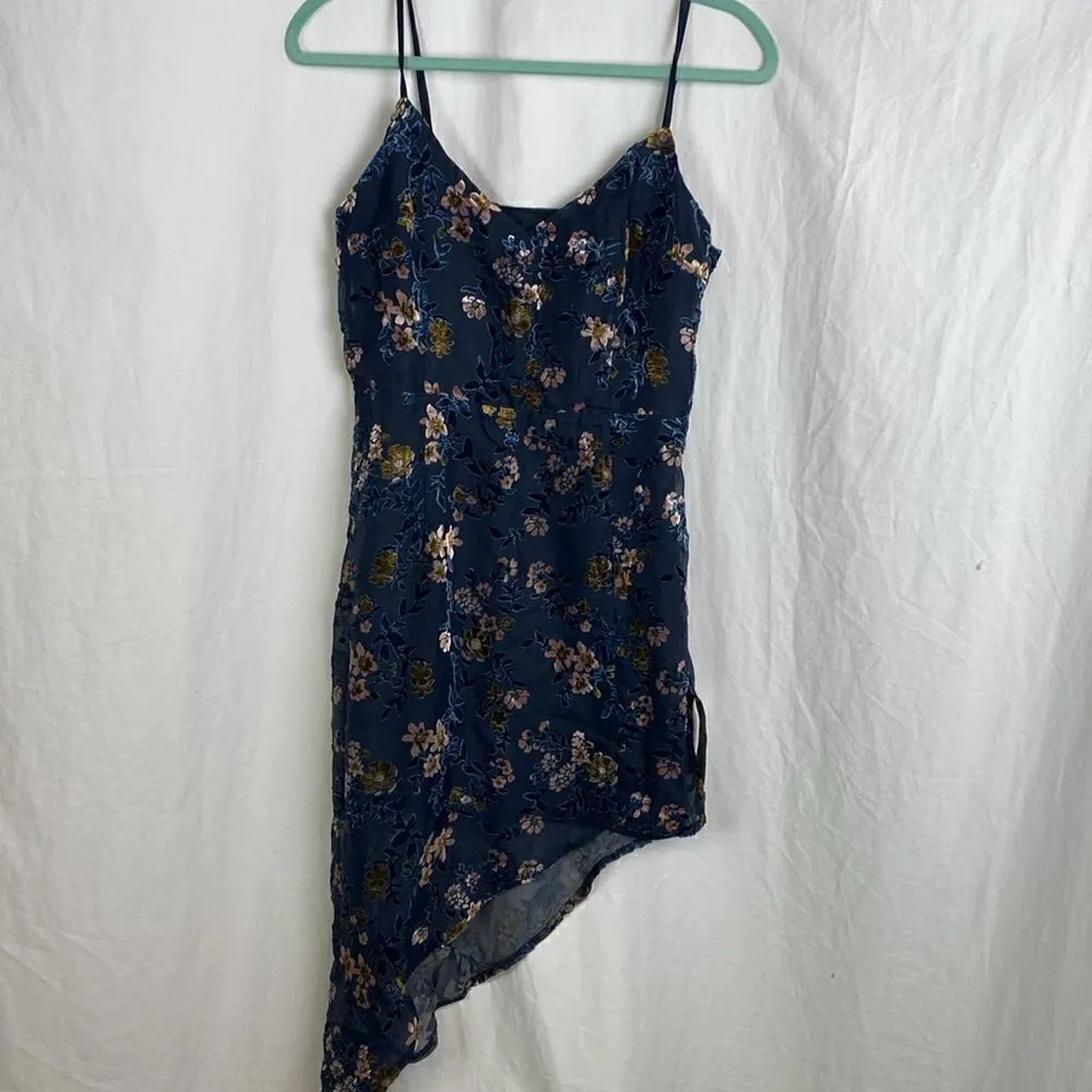 #90  LULU’S EVENING WITH YOU Floral Velvet Cocktail Dress - Image 3