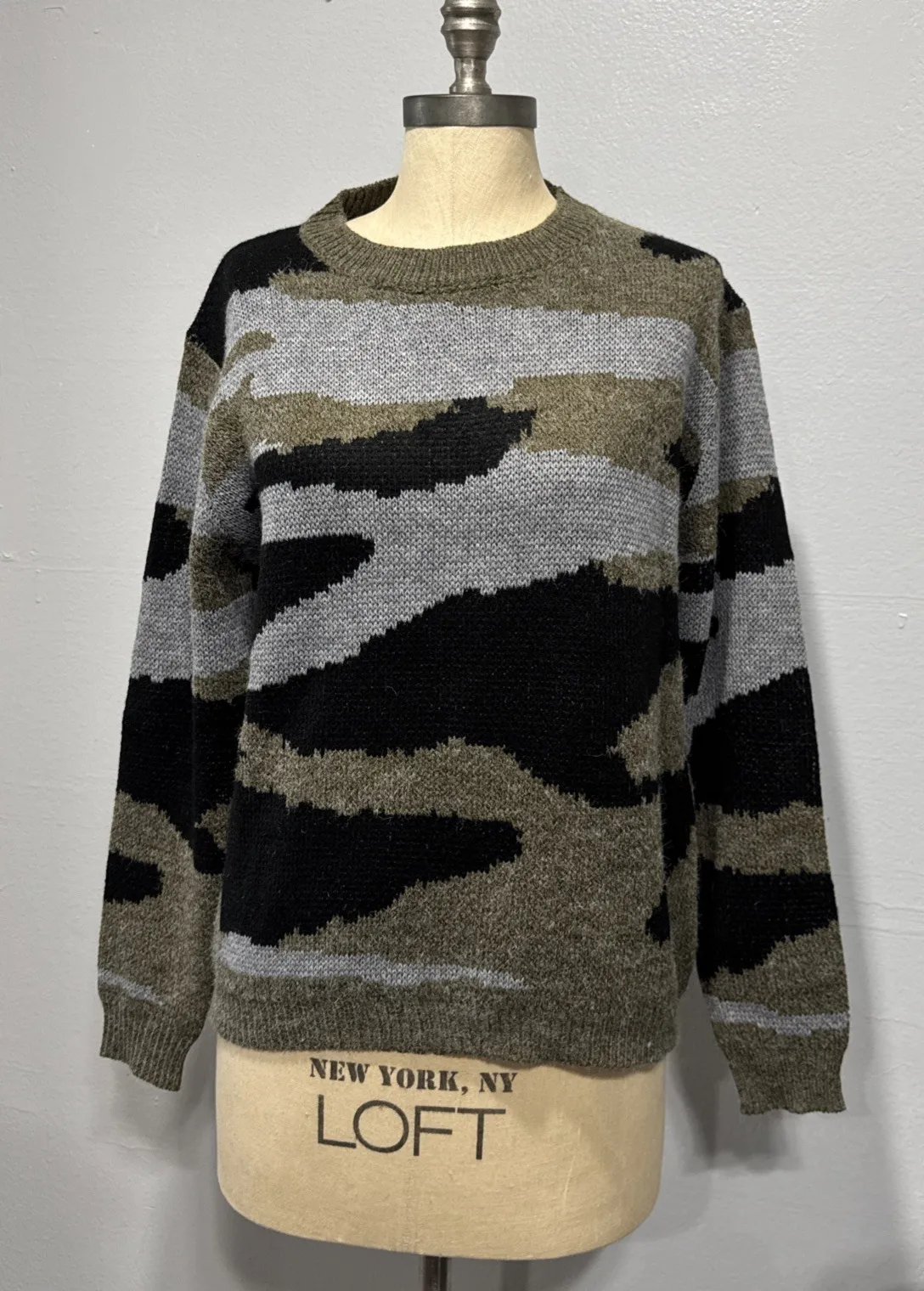 Womens Fuzzy Knit Pullover Sweater Sz S Crew Neck Long Sleeve Camo By Shop Wanna Green - Image 1