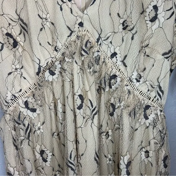 Francesca’s Liv neutral beige floral lace v neck shift mini dress size small Black - Image 4