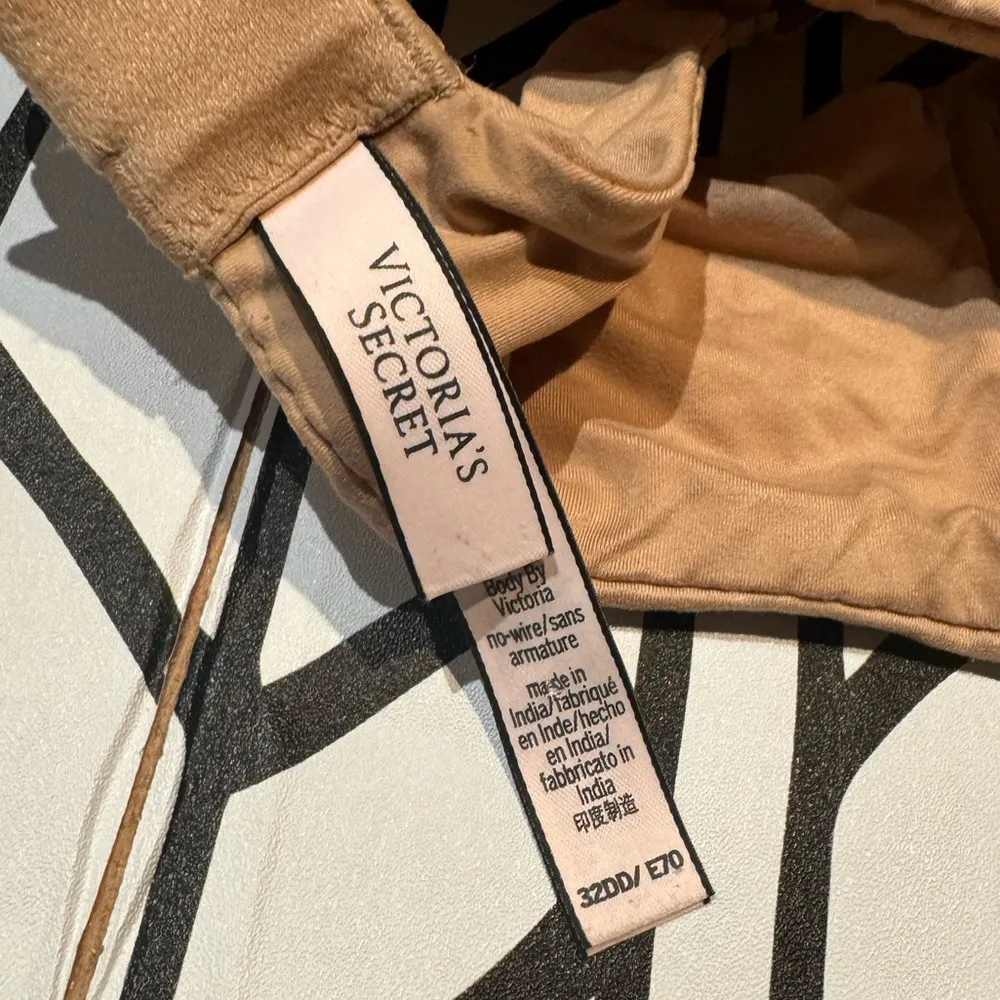 Victoria’s Secret Body by Victoria No Wire Bra in 32DD - Image 3