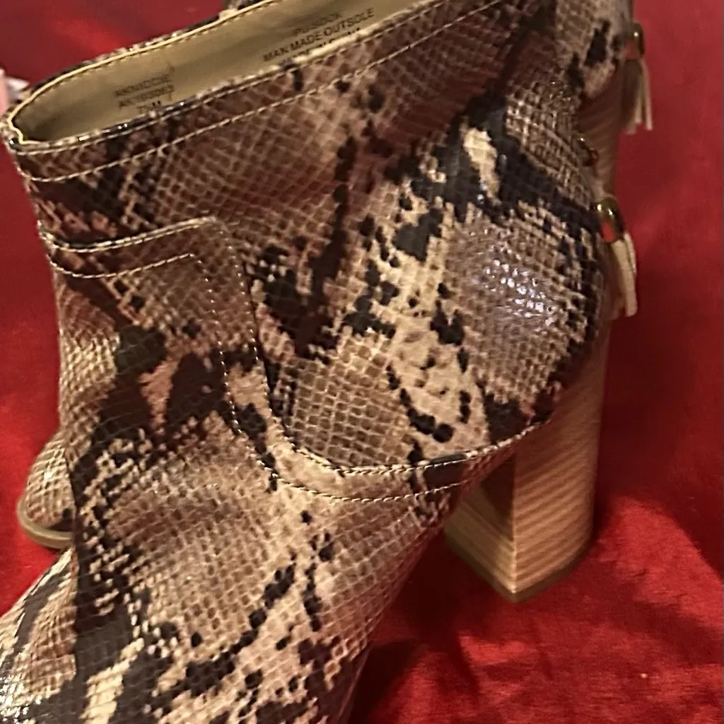 Anne Klein Snakeskin Pattern Ankle Boots -nice/clean-7 1/2 M - Image 4