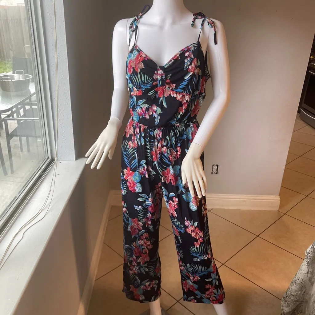 Dark Navy New Women’s Floral Tropical Jumpsuit size XL
For Size 14
New Black - Image 8
