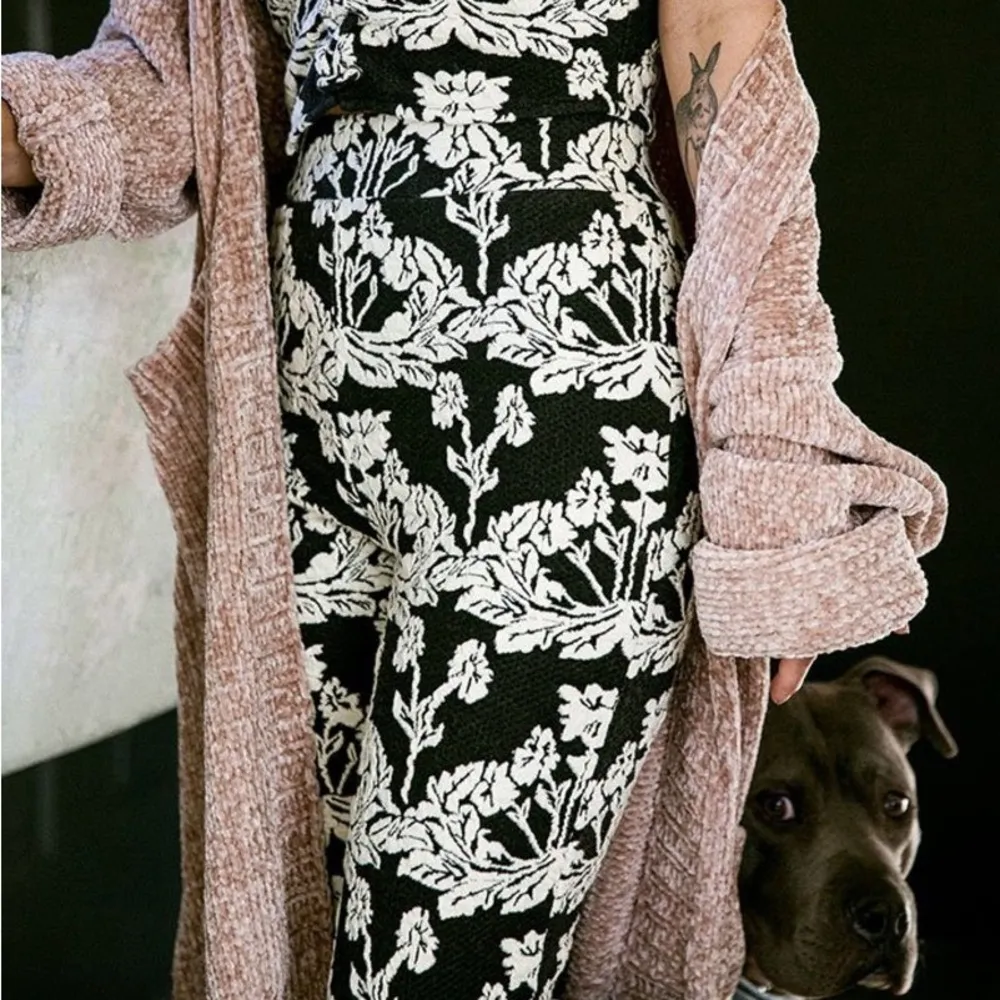 Black Fox Pant — Stretch Flare Jacquard Brocade Floral Knit Small - Image 2