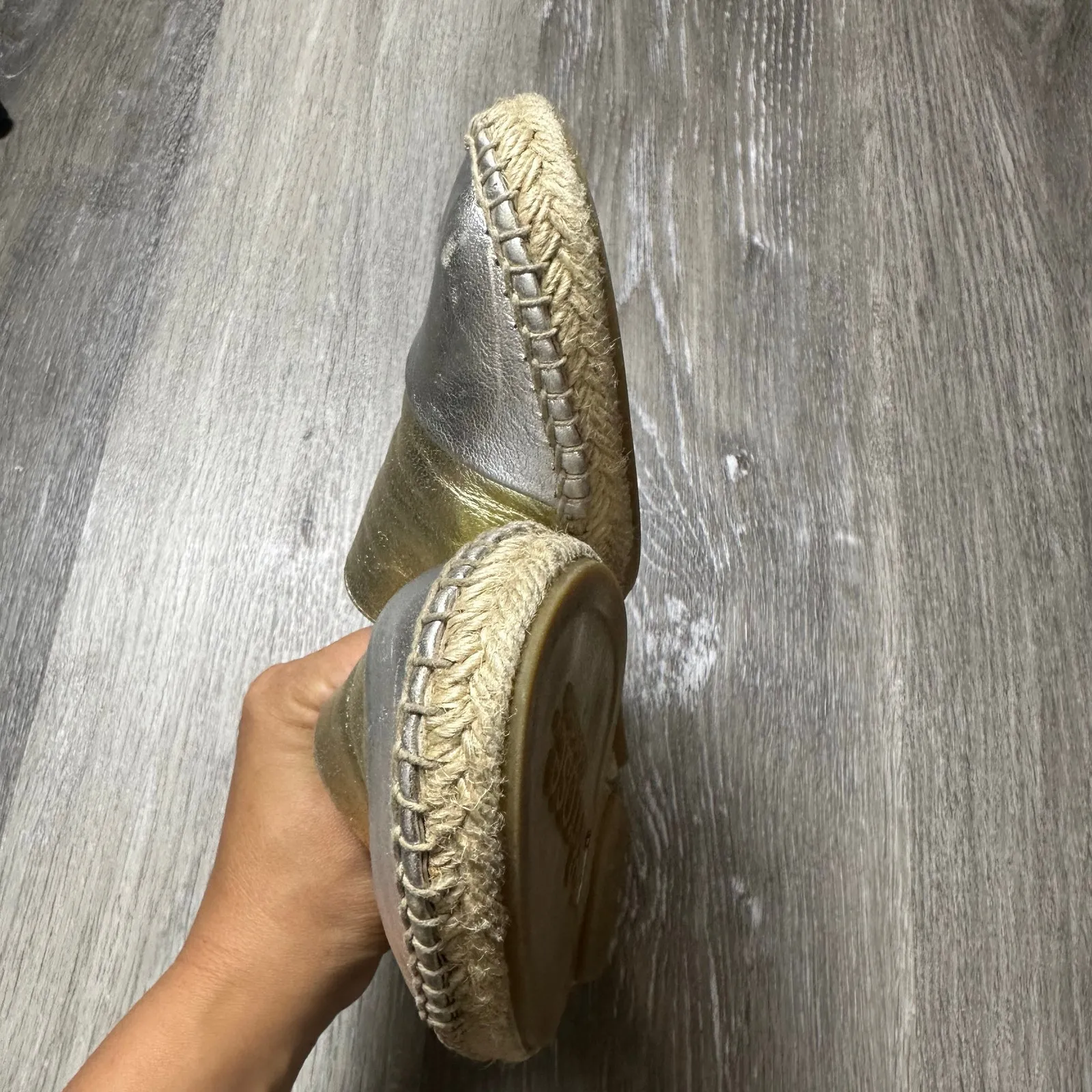 Mint & Rose Made in Spain Metallic Espadrille Loafer Gold Size 10 - Image 4