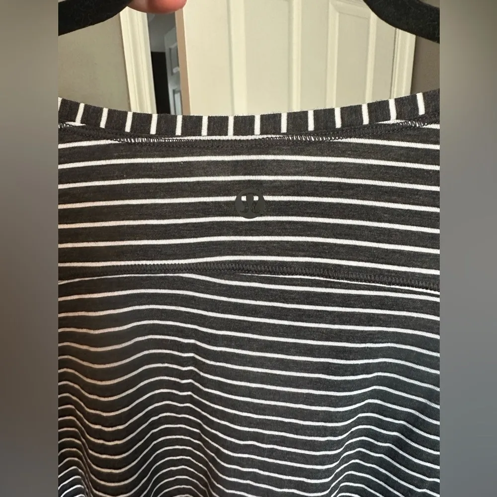 LULULEMON asymmetrical long sleeve - Image 4