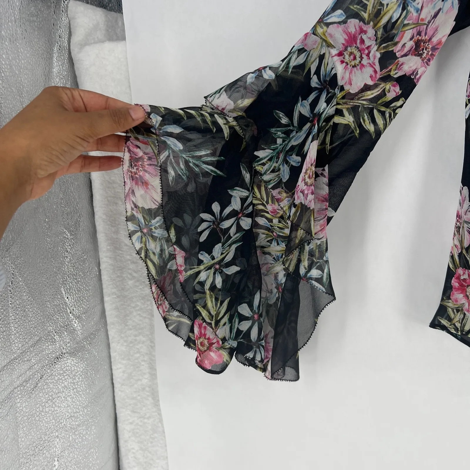 Intermix Caitlin Top Womens P Black Flower Silk Ruffled Sleeve Bohemian V Neck - Image 3