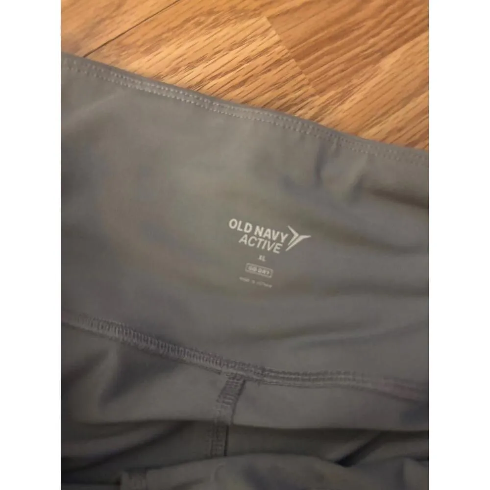 Old Navy Active Capri Leggings Size XL - Image 4