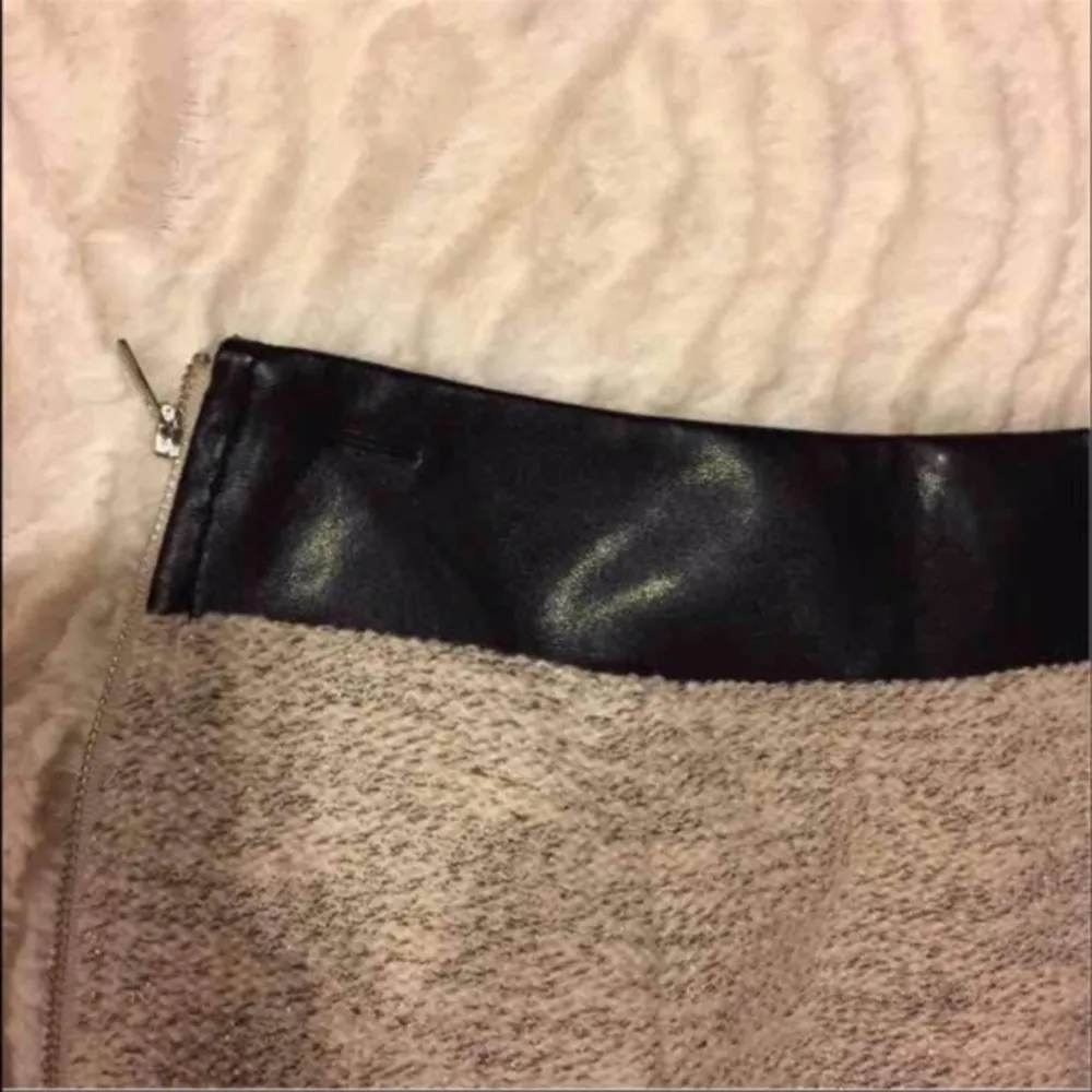 Banana Republic Tweed Skirt w Faux Leather Accents - Image 4