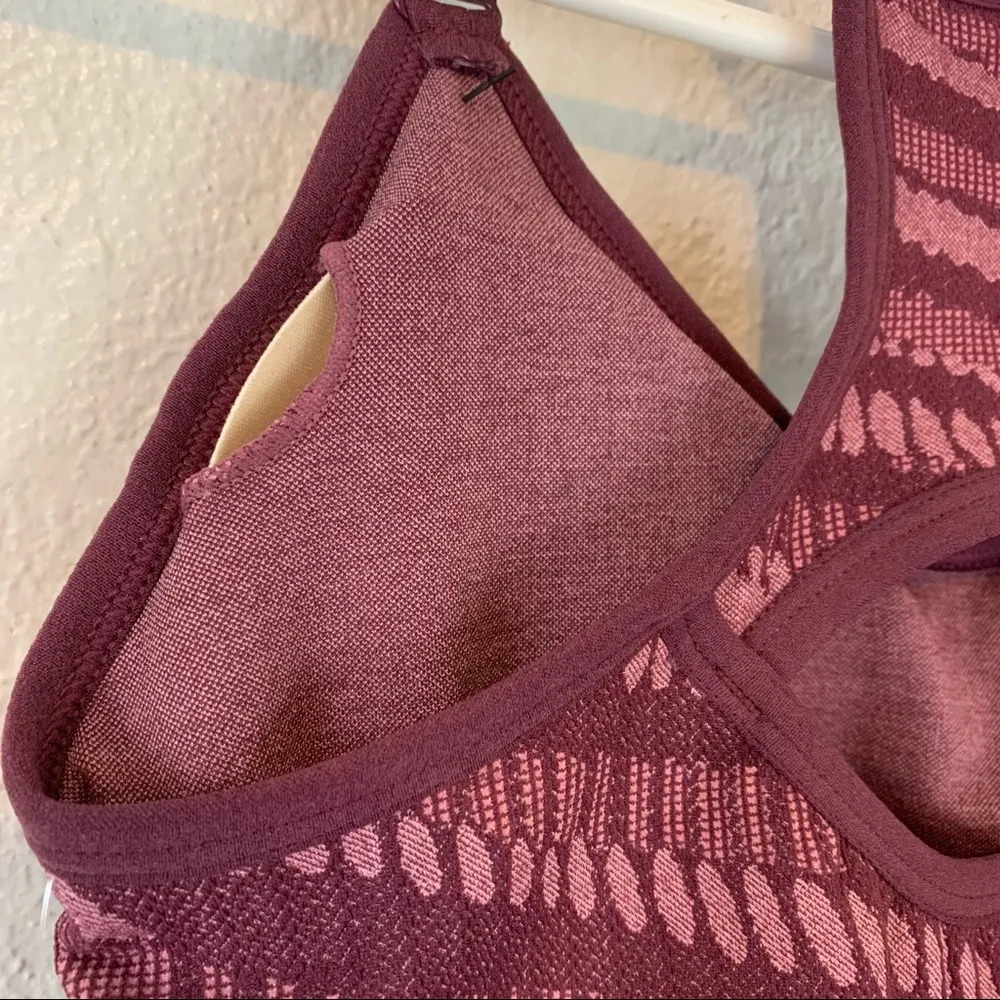 sports bra slimming fit adjustable straps women’s Size Small - Image 5