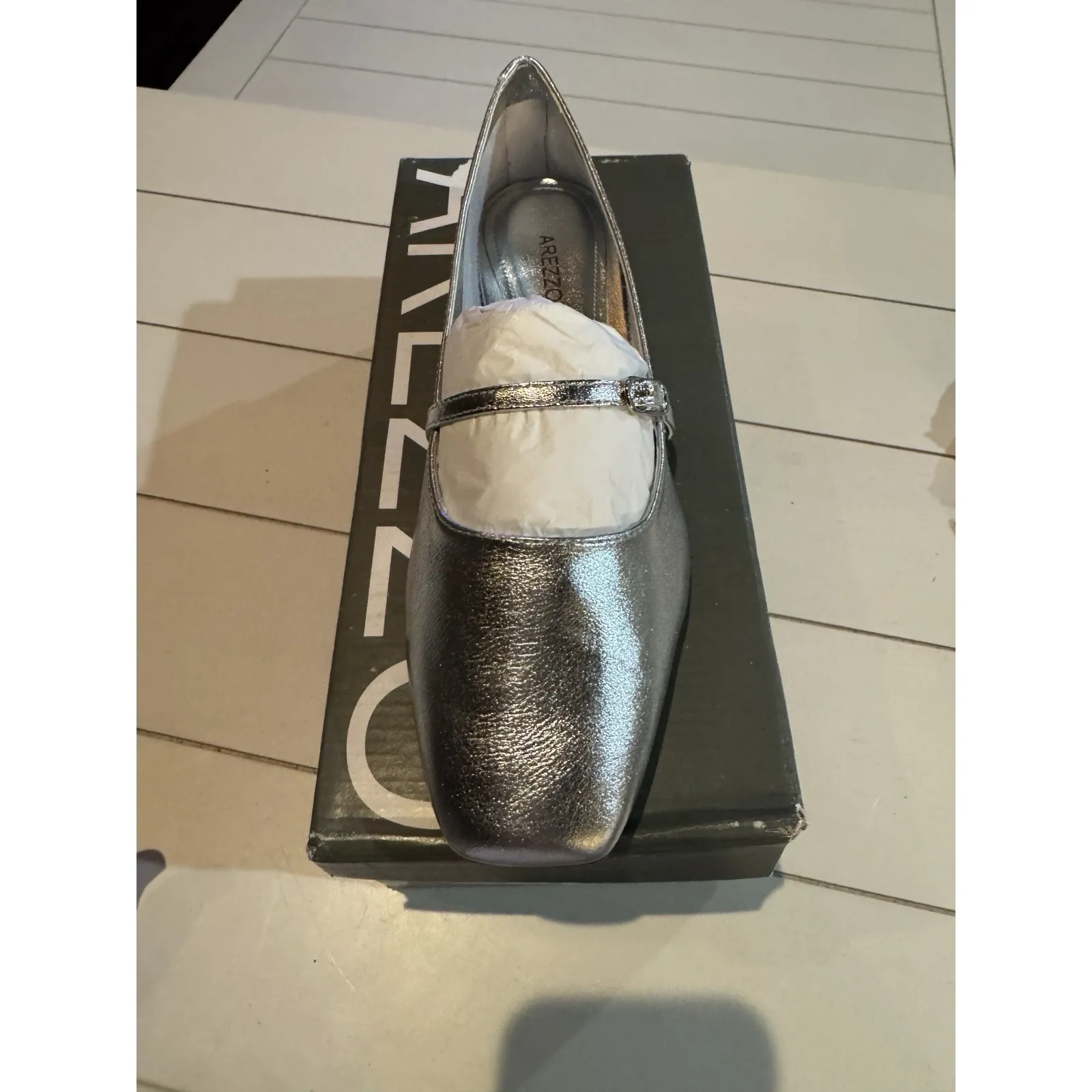 Arezzo Eleanor Women's Ballet‎ Flats Mary Janes Buckle Size 7.5 Silver - Image 2