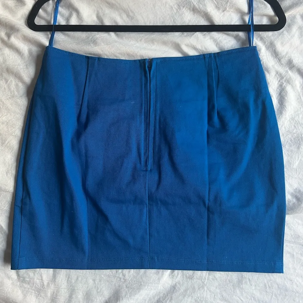 motel blue cotton mini skirt with zipper in back. new with tags - Image 2
