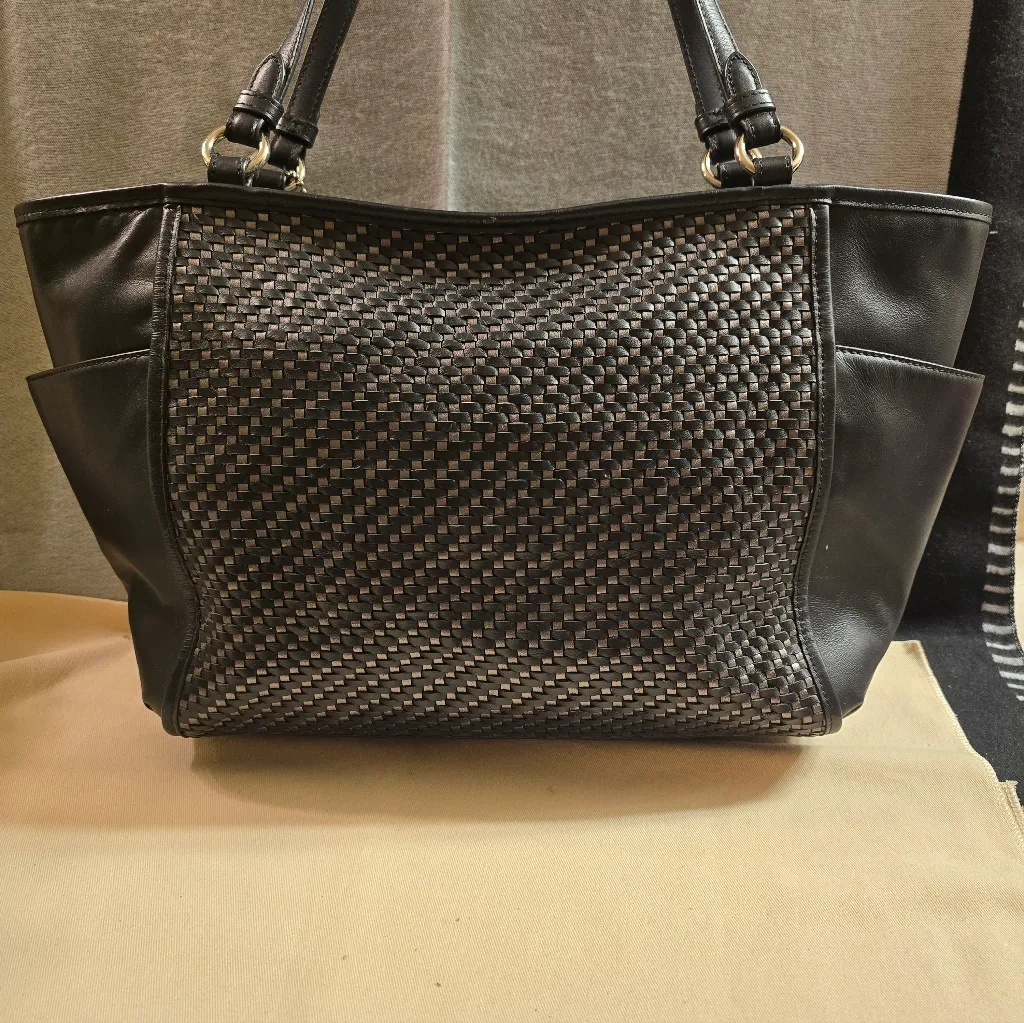 Coach Leather Women's Tote Bag - Image 3