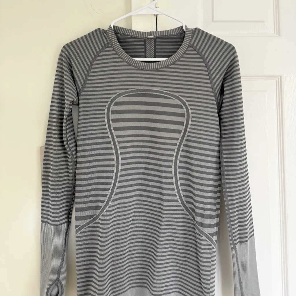 Lululemon Women's Size 6 Swiftly Tech Long Sleeve Crew Heathered Slate Gray - Image 2