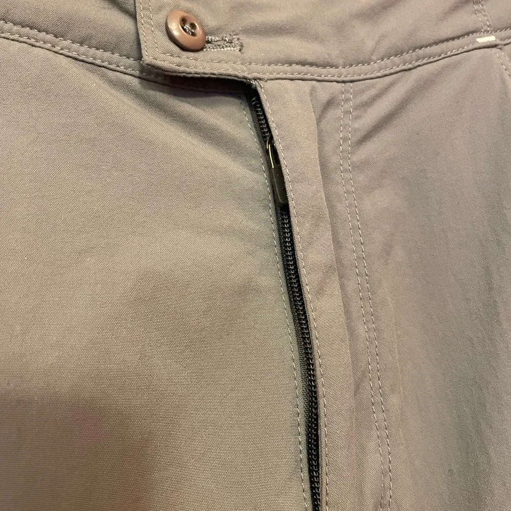 Eastern Mountain Sports Convertible Pants Grey Shorts 100% Nylon Adventure -8 - Image 4