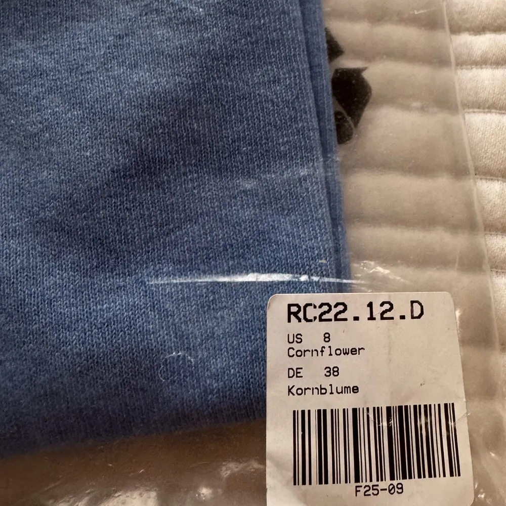 ROUND-NECK TOP
Pigment-dyed hemp & organic cotton - Image 5