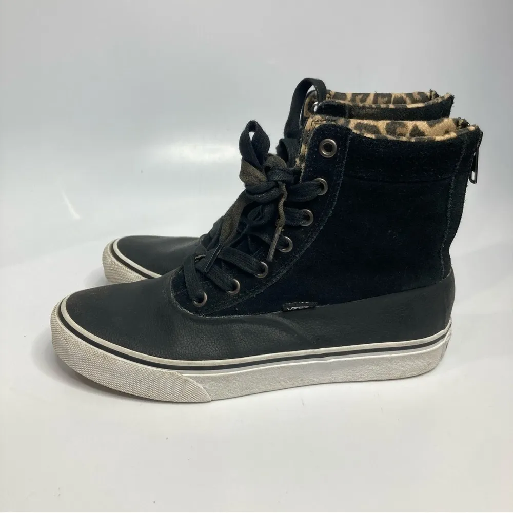 Vans lace up boots‎ size 6.5 - Image 4