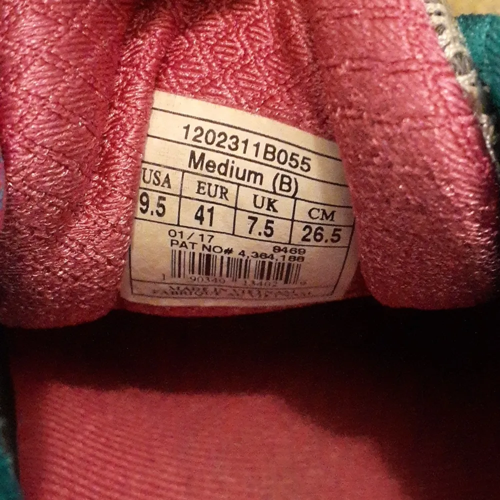 Brooks  GTS Seventeen Running Shoes SIZE 9.5 - Image 4