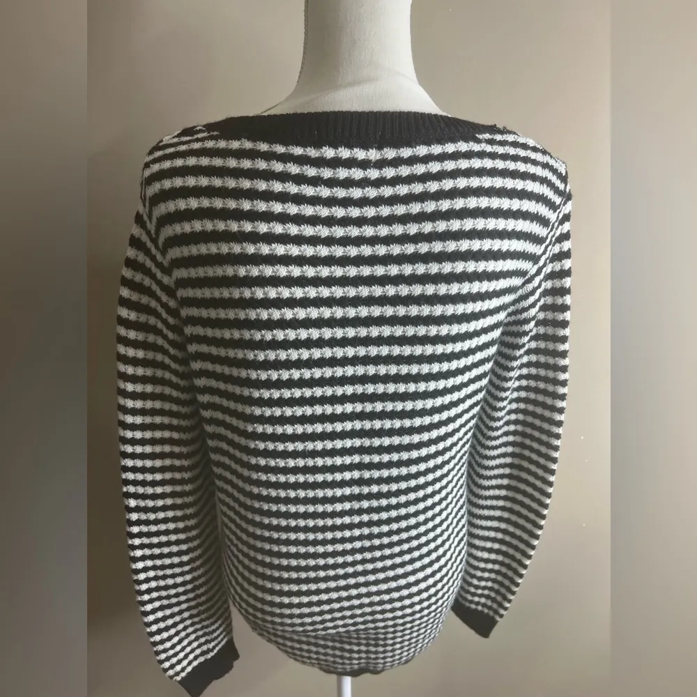 Everly light weight striped sweater medium - Image 7