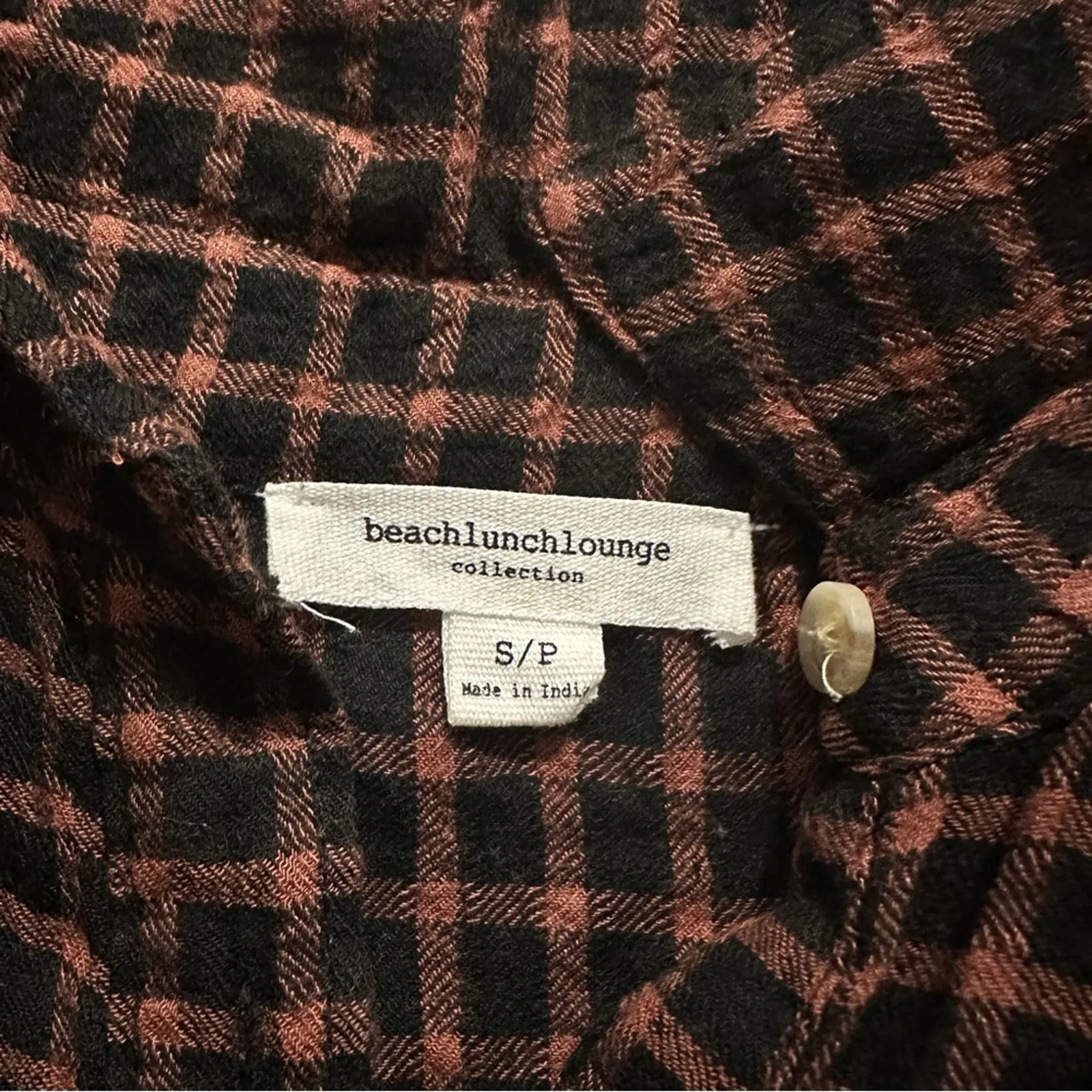 Beach Lunch‎ Lounge Black & Coral Long Sleeve Half Button Down Shirt Size S - Image 5