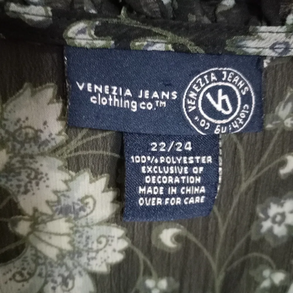 Venezia Jeans 22/24 Button Front Cutwork Blue Floral Top Plus - Image 10