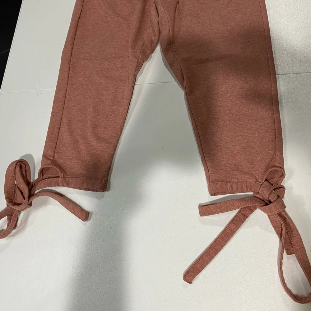 Gymshark peach pink small bow cuff bottoms capri - Image 4