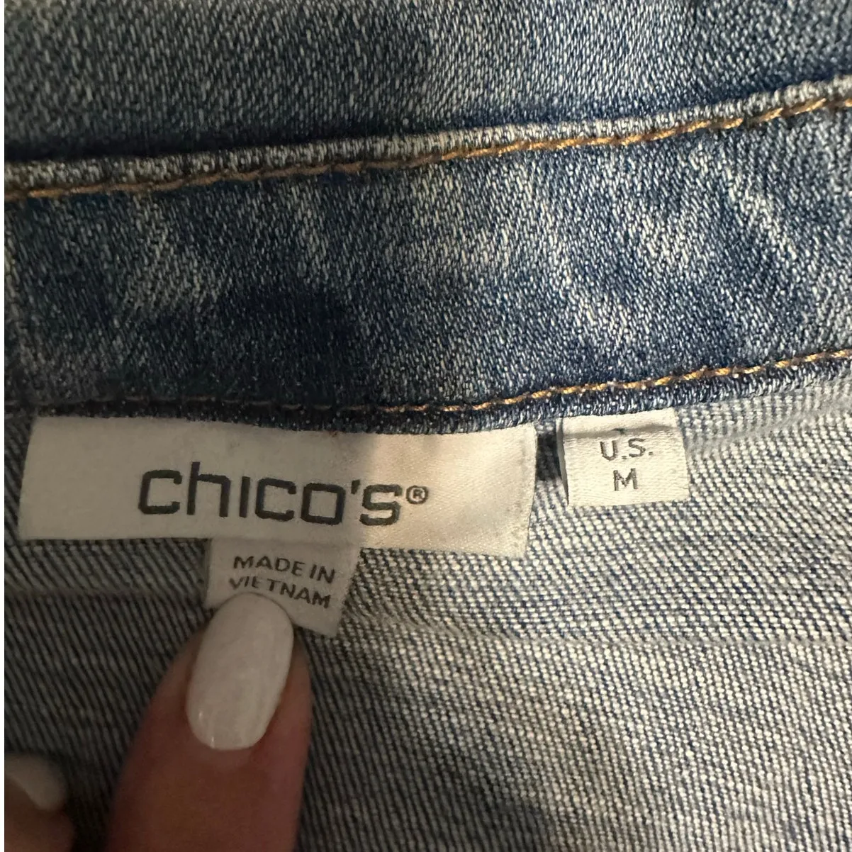 Chico's Denim Jean Jacket Women's Size 1 Medium Raw Hem Blue Two-Toned Stretch - Image 4