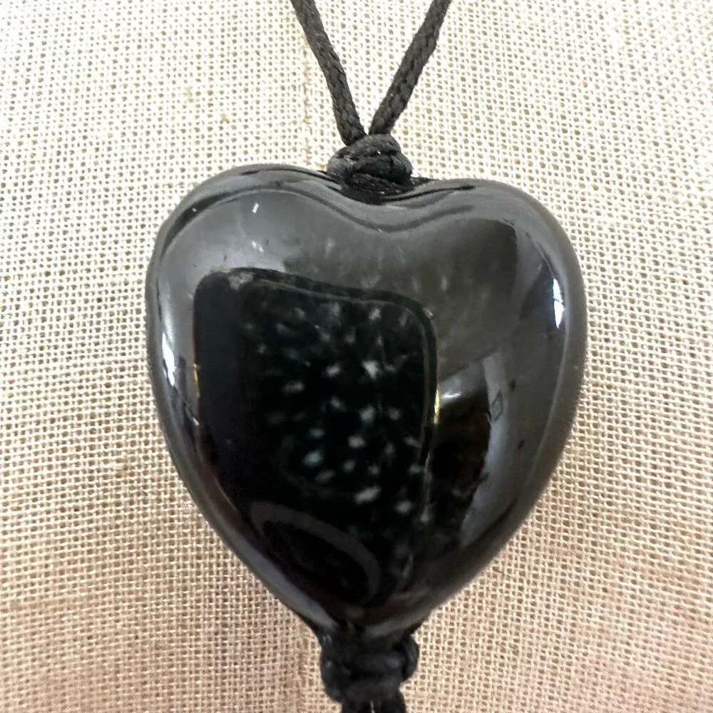 Grey heart pendant on adjustable cord - Image 2