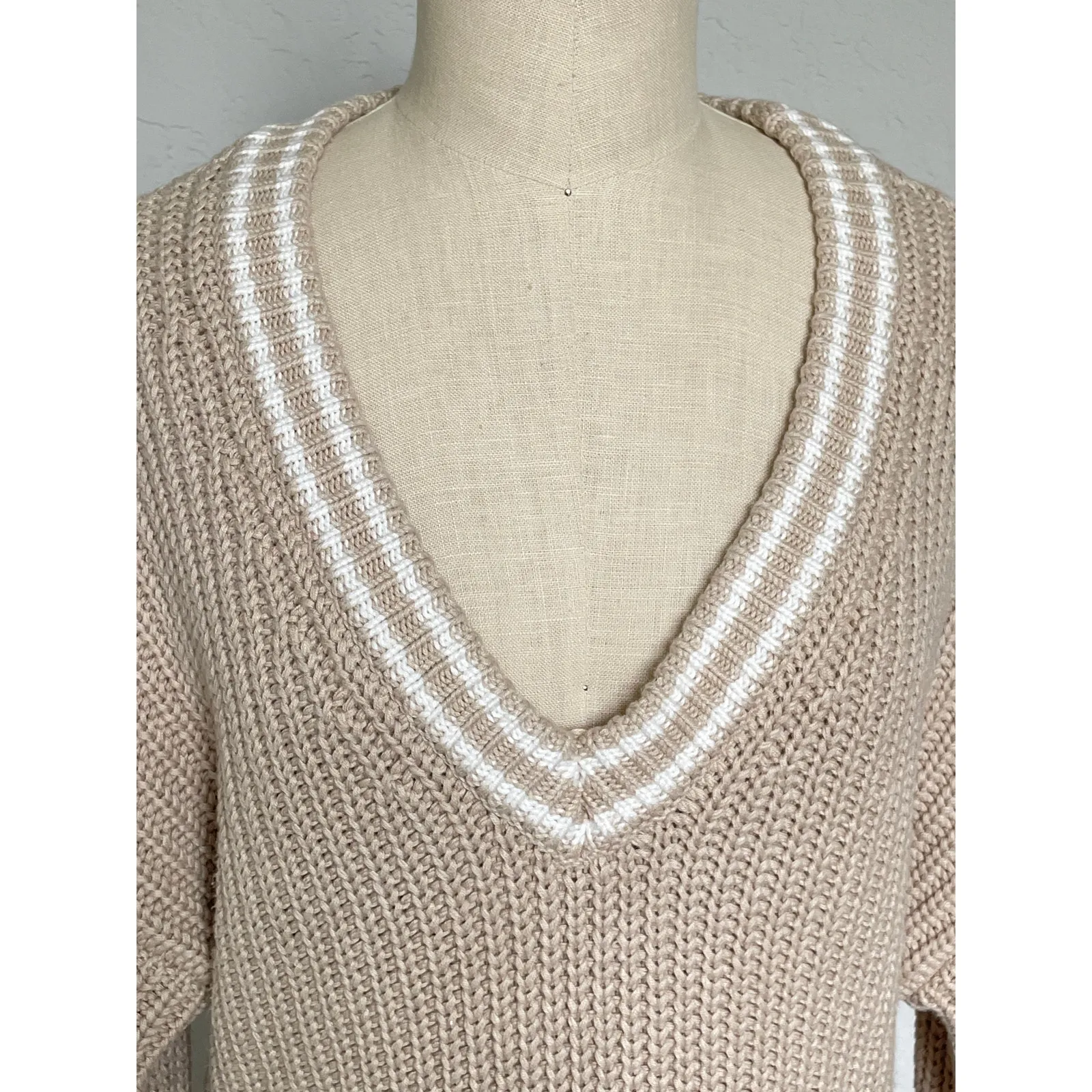 Abercrombie & Fitch Tan Cable Knit V Neck Sweater Tennis Preppy XS - Image 2