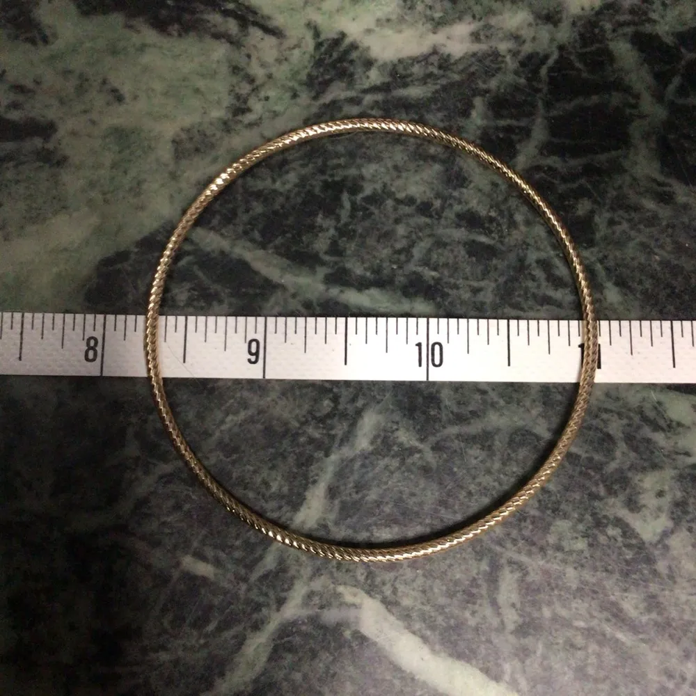 Set of 3 textured metal bangles - Image 3