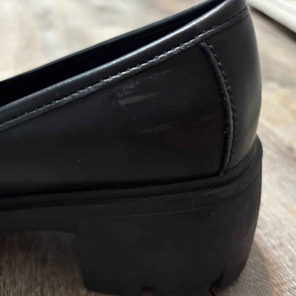 Madden Girl lug sole goth chain loafers Black - Image 8