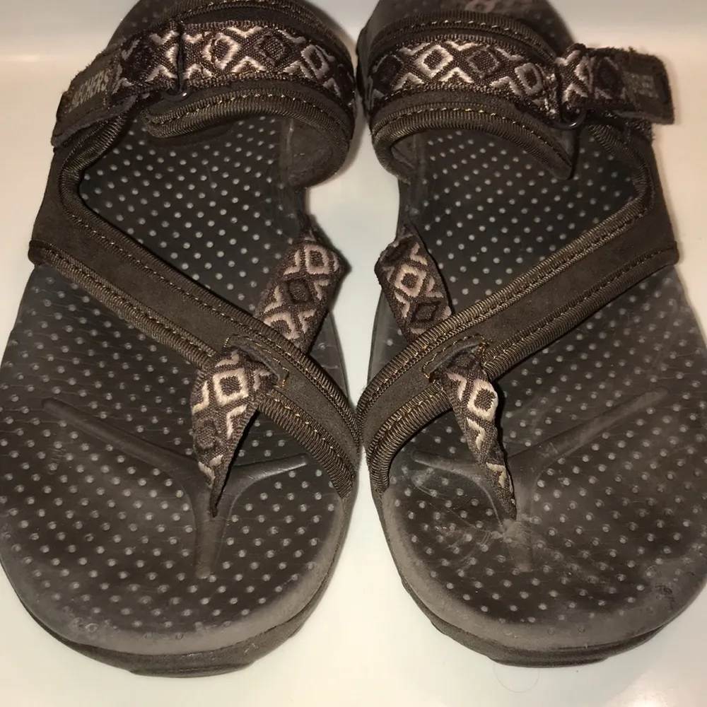 Skechers Women’s Reggae Trailway Leather Fabric Brown Strappy Flip Flop Sandals - Image 3