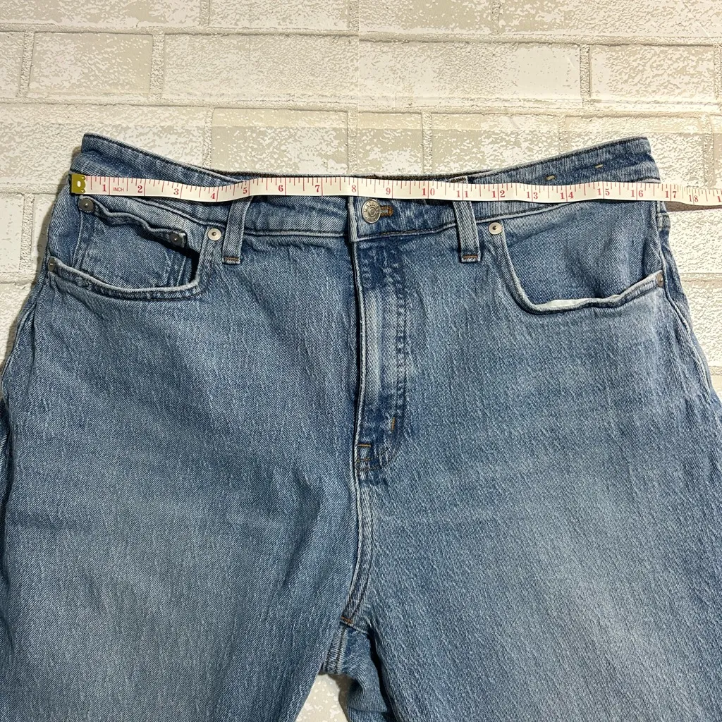 Madewell Woman’s Curvy Straight Jeans in Light Blue - Image 6