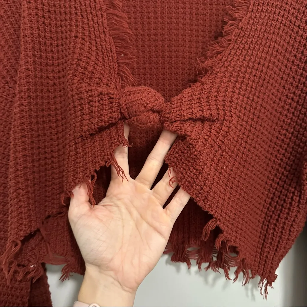 Forever 21 Knotted Fringe Crop Knit Sweater Rust Red Size Small - Image 2