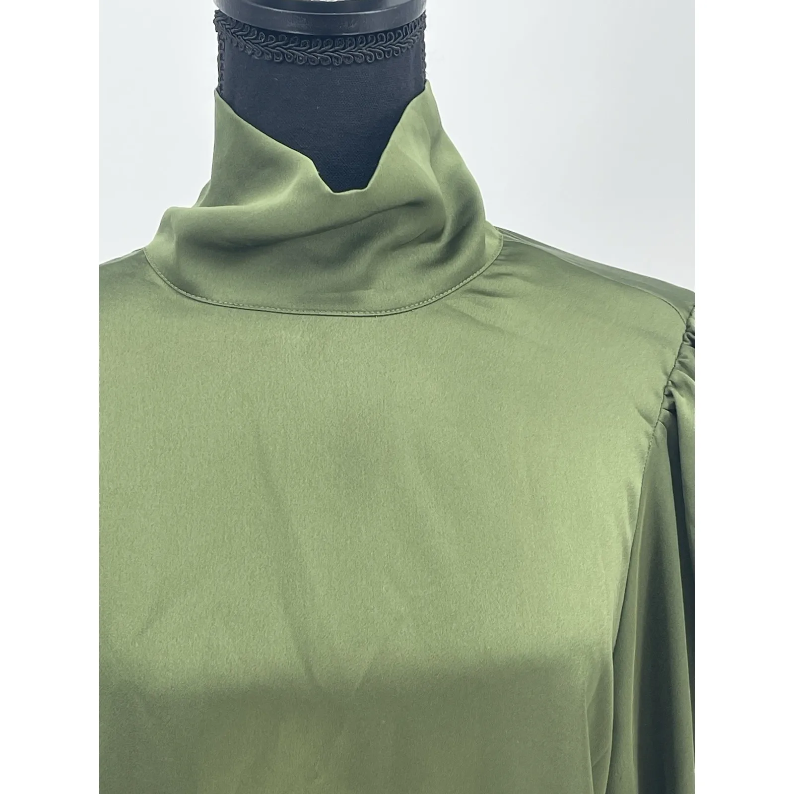 Ann Taylor Women's Mock Neck Top Sz L Silk Satin Soft Green Blouse Holiday Bin11 - Image 3