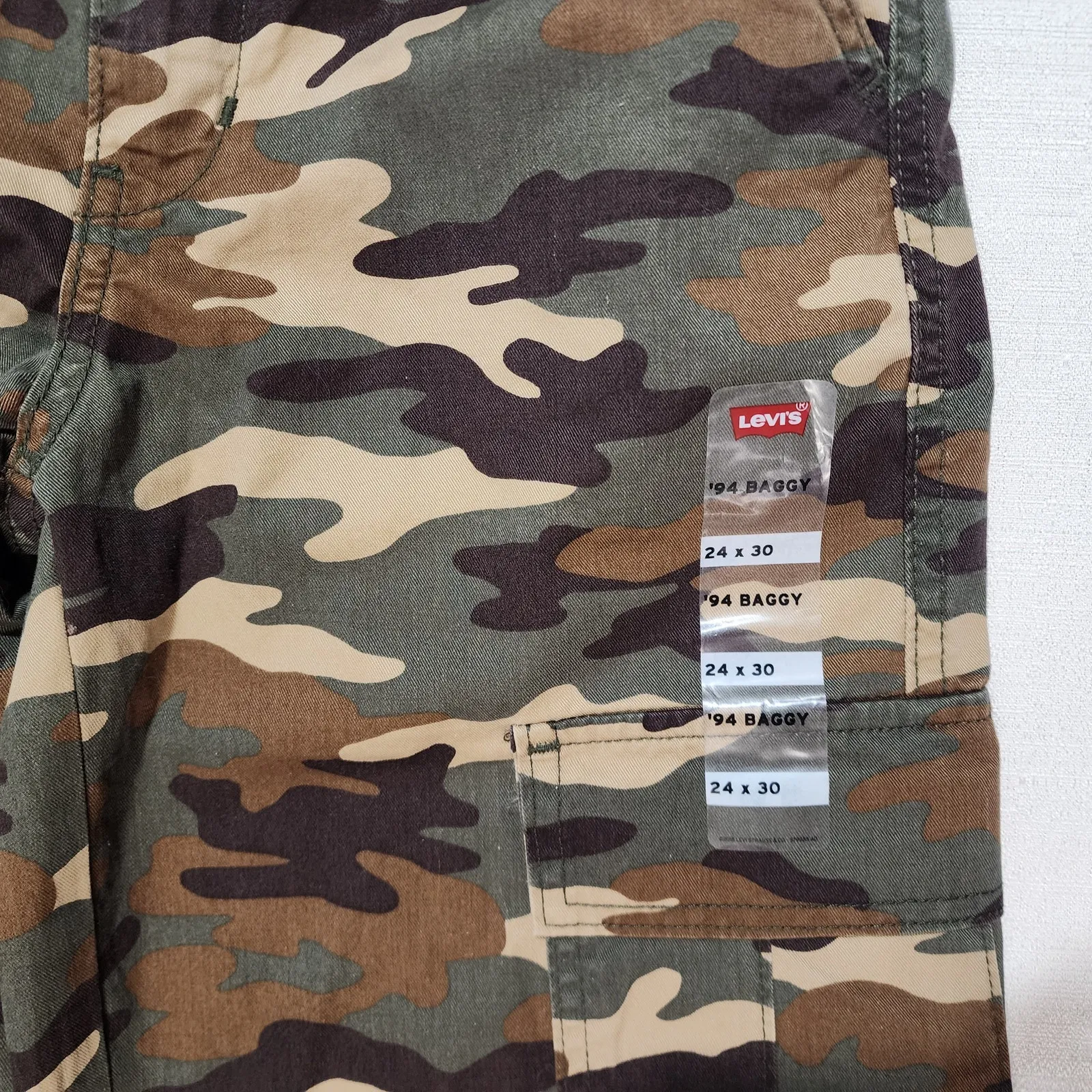 Levi's 94 baggy cargo mid rise loose hips and thigh 24''x30'' inches women's - Image 9