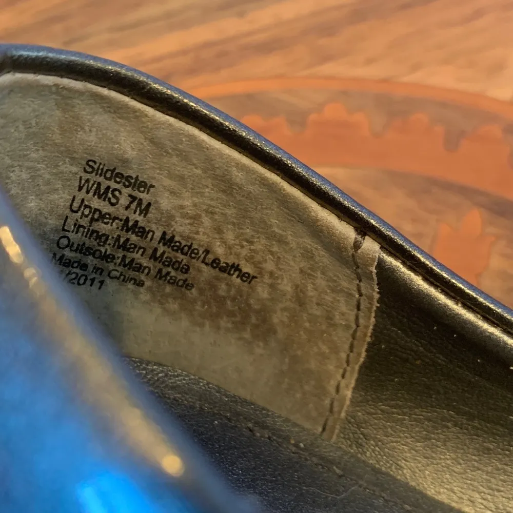 Gray Patent Leather Peep Toe Ballet Flats with Flower Accents Women’s Size 7 - Image 4