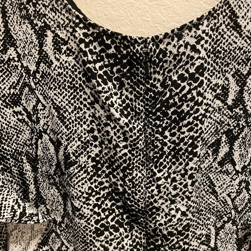 Who What swear Snakeskin Print Ruffle Sleeve Dress. - Image 8