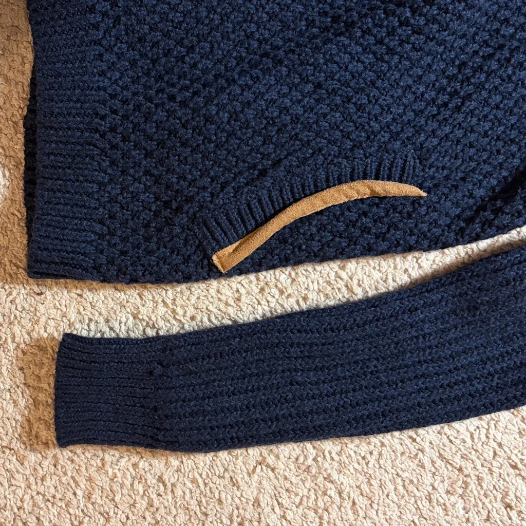 Abercrombie & Fitch Navy Blue Hooded Sweater with Tan Trim Women’s Size Large - Image 3