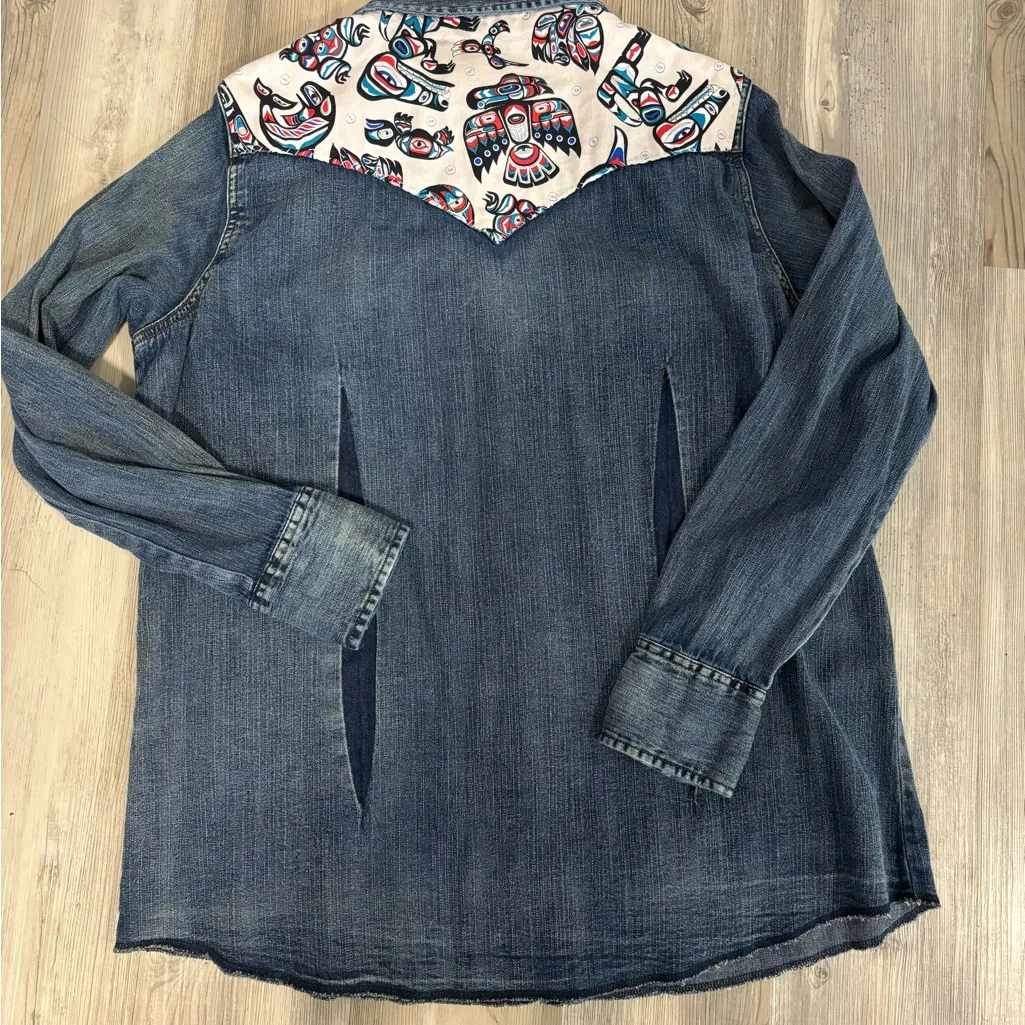 Wrangler Women’s XL Western Denim Snap Shirt – Native Print Yoke - Image 2
