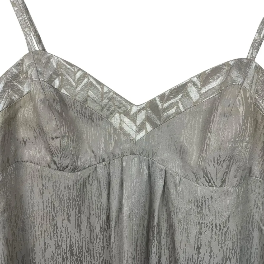 VINTAGE Trina Turk Elda Silk Babydoll Empire Waist Blouse in Silver Size 6 - Image 5
