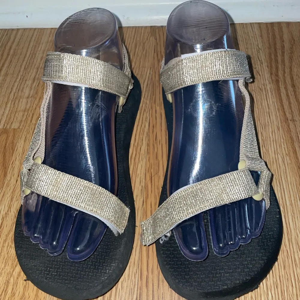 Sole Mate Ladies River Sandals gold size 6 open sole chunky moulded water dry - Image 3