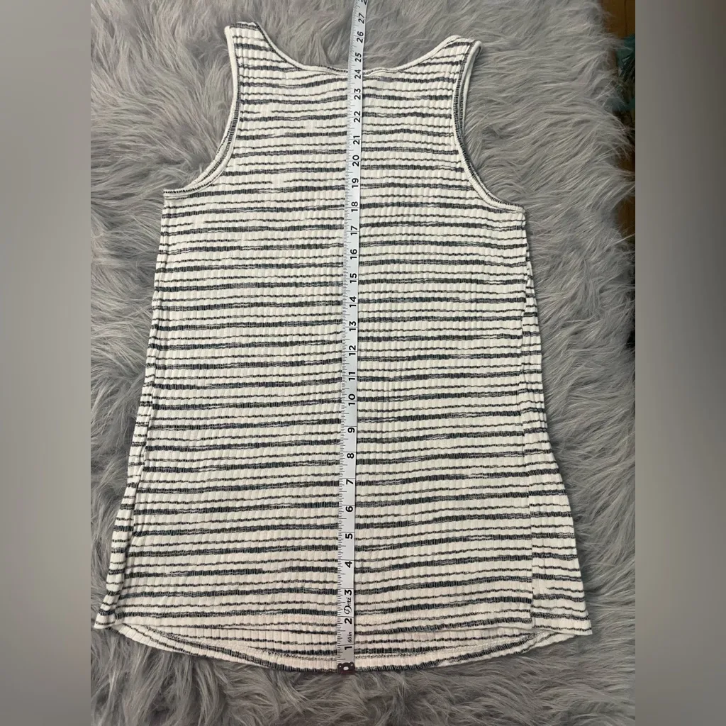 Liz Lange Black and White Maternity Top - Image 4