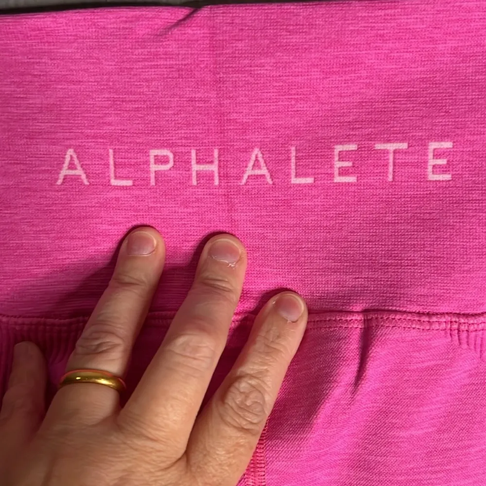 Alphalete leggings pink size small - Image 3