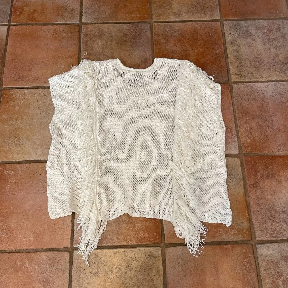 Ariat sleeveless crochet fringed pullover poncho/Top S/M - Image 5