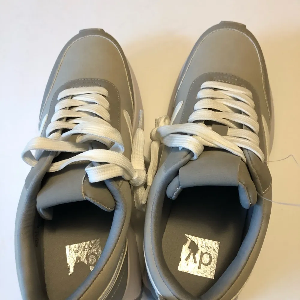 Dolce Vita Women's Breela Athleisure Style Two Color Lace Up Sneakers Sz 8.5 Gray - Image 8